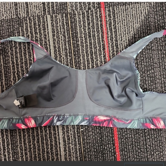 SOLD-Lolë Bra - Picture 5 of 9